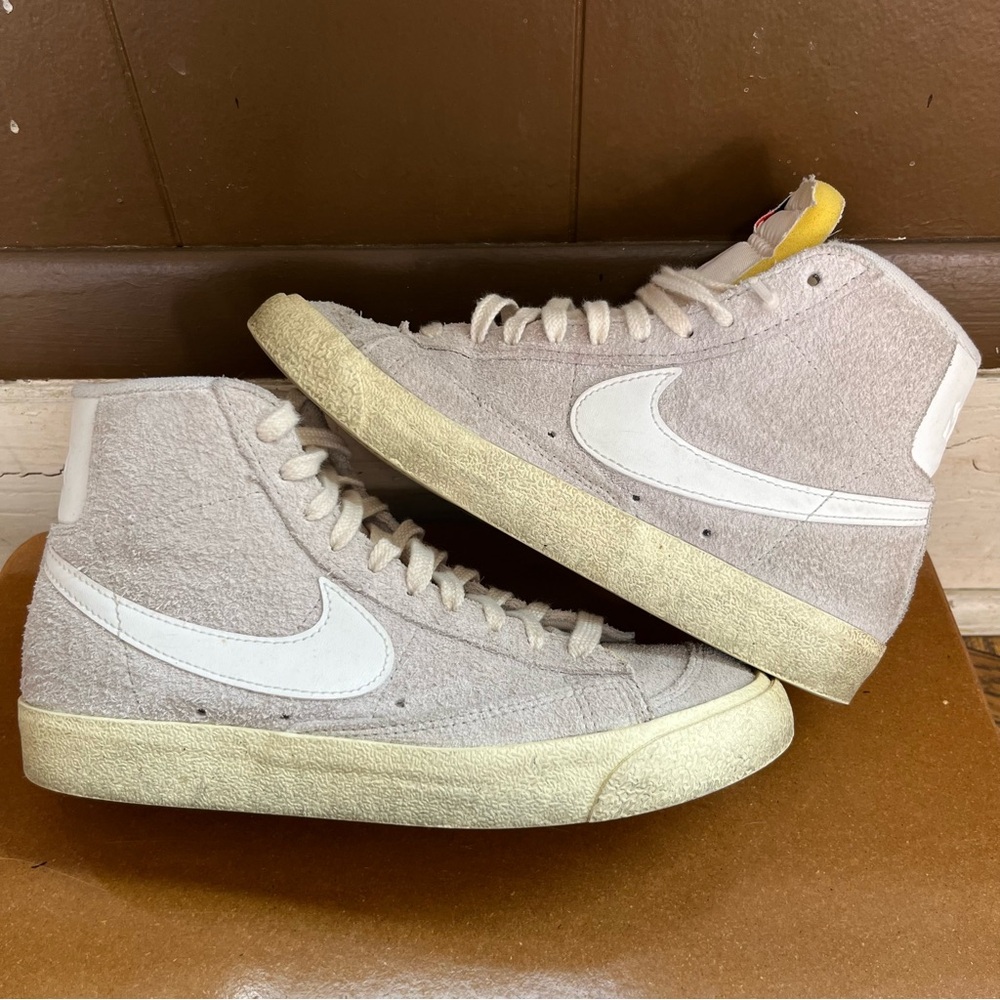 Nike Wmns Blazer MID 77 VNTG Light Bone Alabaster